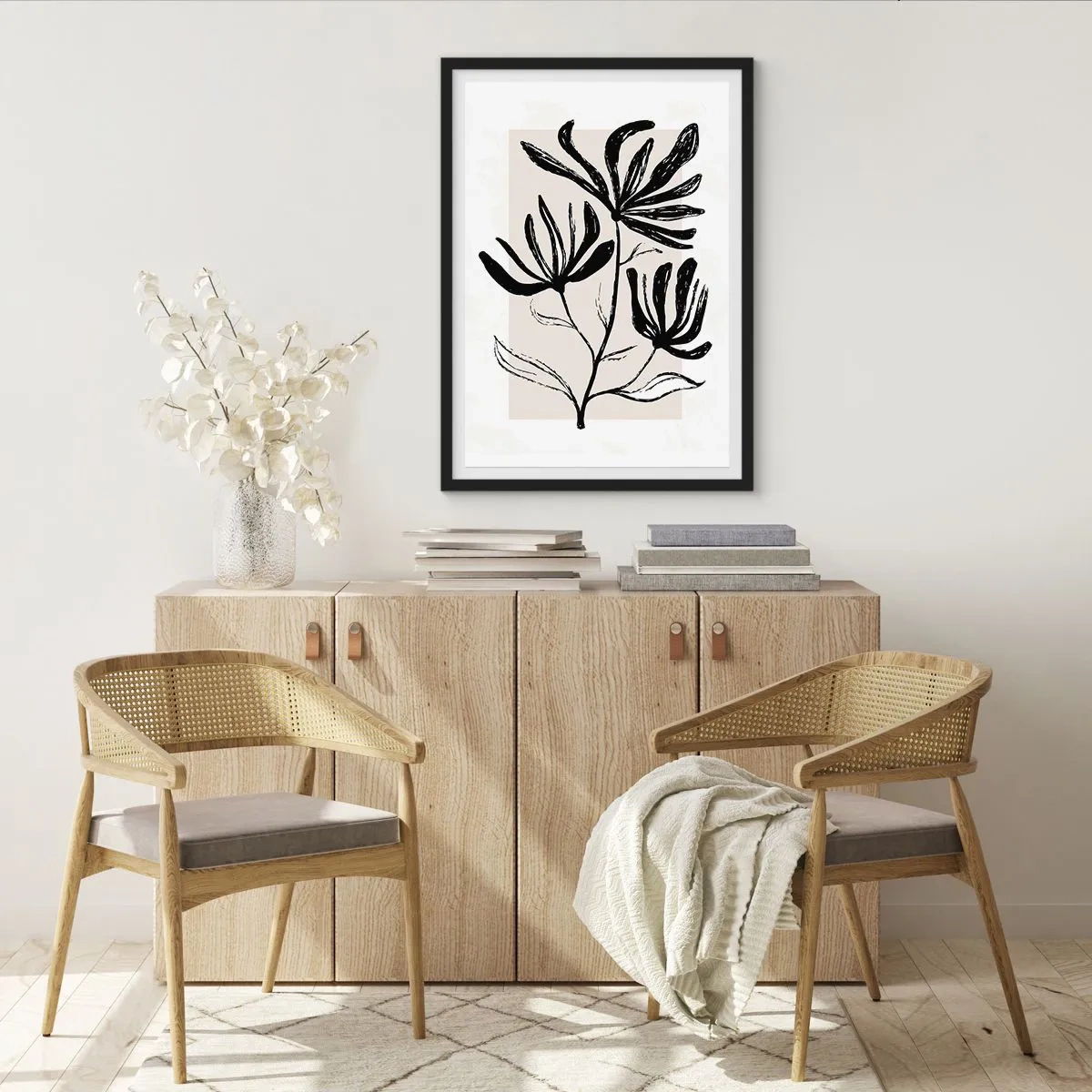 Poster in cornice nera - Illustrazione in bianco e nero di fiori su sfondo beige - 50x70cm - Uno schizzo per l'erbario - Decorazione murale moderna per soggiorno e camera da letto ARTTOR
