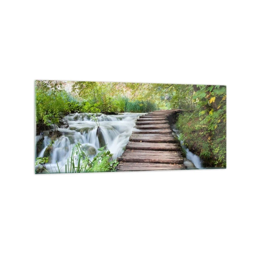 Quadro su vetro - Un ponte di legno sopra una cascata circondata da una lussureggiante foresta verde. - 120x50cm - Acqua per niente tranquilla - Decorazione murale moderna per soggiorno e camera da letto ARTTOR