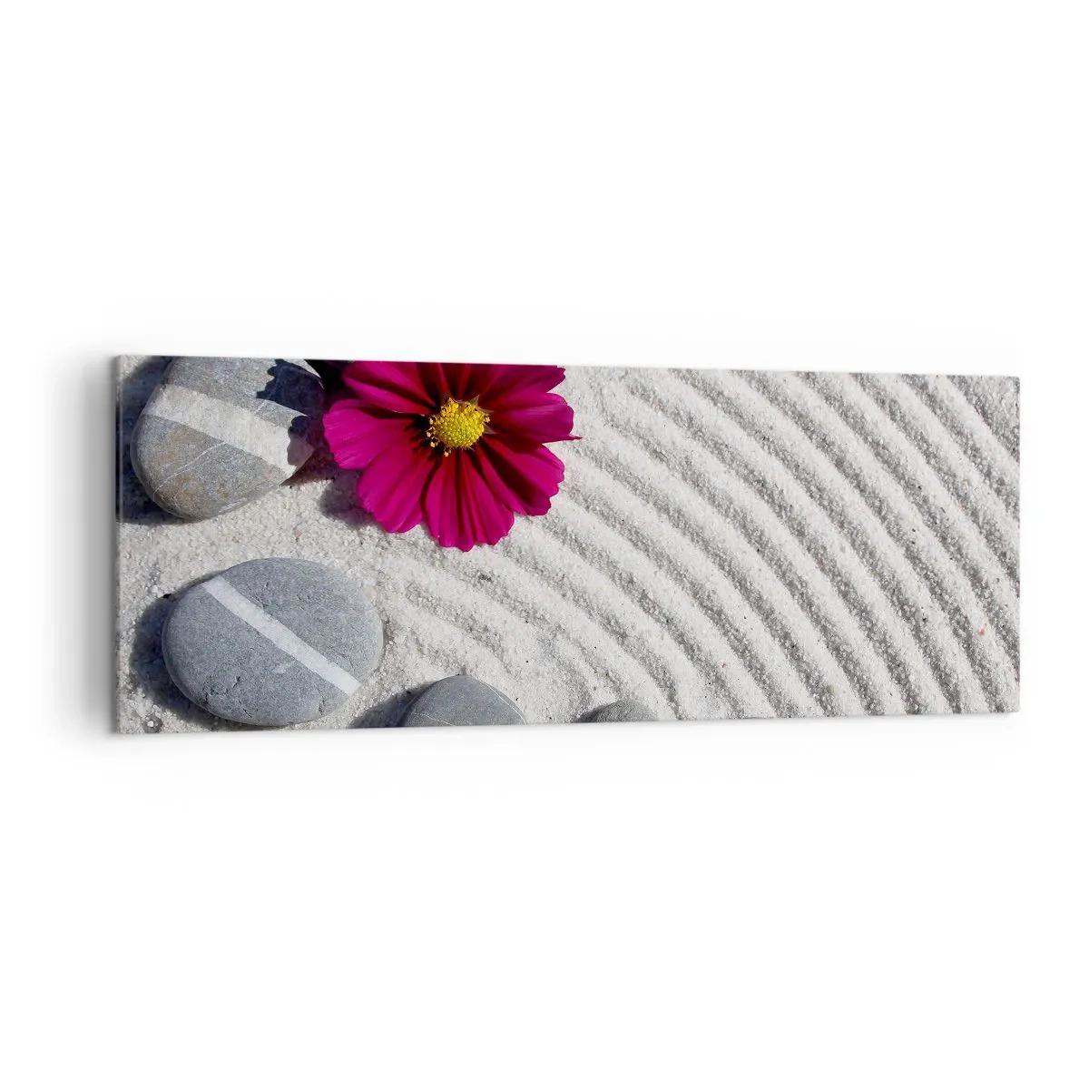 Quadro su tela - Stampe su Tela - Pietre e un fiore rosa sulla sabbia in stile zen - 140x50cm - Energia e pace nel cerchio magico della natura - Decorazione murale moderna per soggiorno e camera da letto ARTTOR