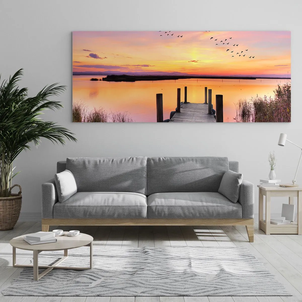 Quadro su vetro - Un molo su un lago al tramonto con uccelli nel cielo - 120x50cm - Alba viola e silenziosa - Decorazione murale moderna per soggiorno e camera da letto ARTTOR