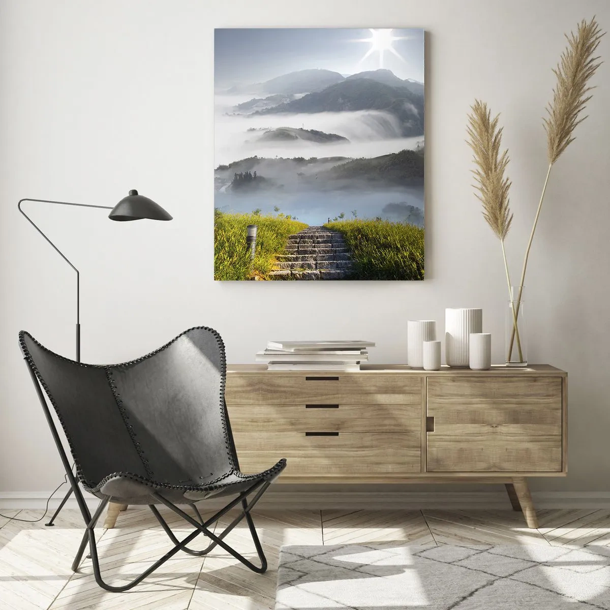Quadro su vetro - Paesaggio montano con nebbia e scale che portano alla cima - 50x70cm - Sempre in alto verso le nuvole - Decorazione murale moderna per soggiorno e camera da letto ARTTOR
