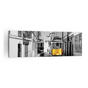 Quadro su tela - Stampe su Tela - Un tram giallo per le strade di Lisbona in un ambiente monocromatico - 160x50cm - Lo spirito di Lisbona - Decorazione murale moderna per soggiorno e camera da letto ARTTOR