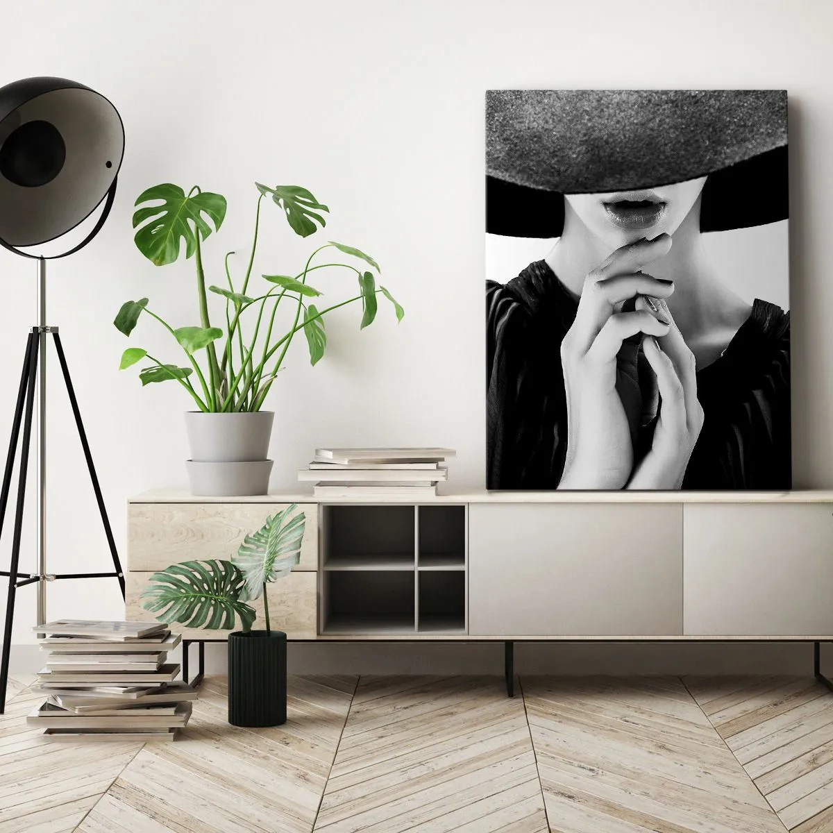 Quadro su tela - Stampe su Tela - Donna elegante con un grande cappello nei toni del bianco e del nero - 50x70cm - Bellezza celata - Decorazione murale moderna per soggiorno e camera da letto ARTTOR