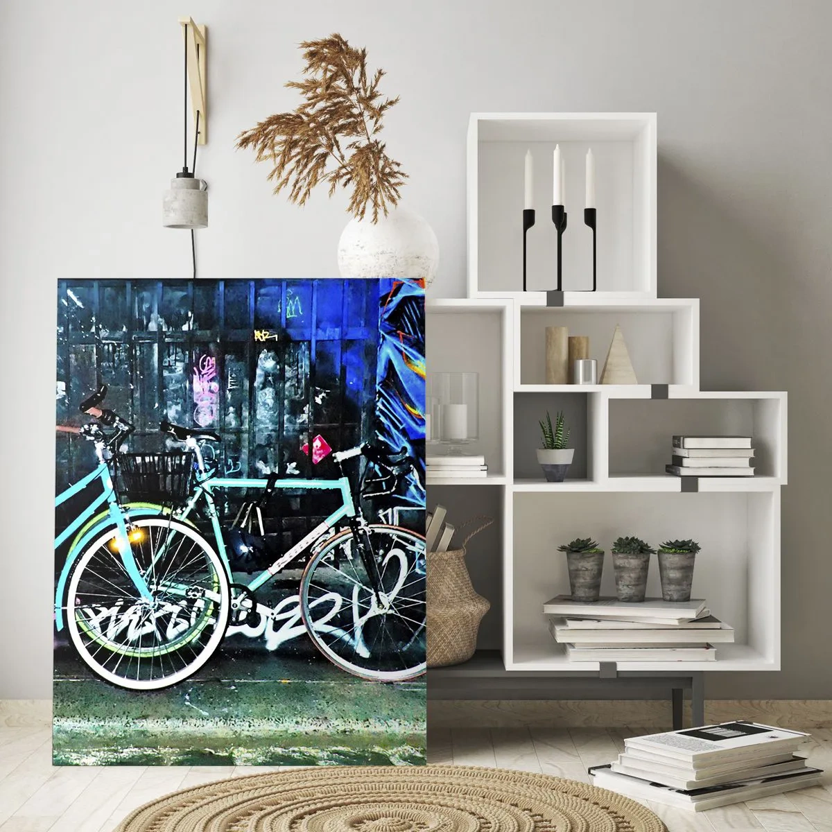 Quadro su vetro - Una bicicletta da città sullo sfondo di graffiti e atmosfera al neon - 50x70cm - La città chiama - Decorazione murale moderna per soggiorno e camera da letto ARTTOR