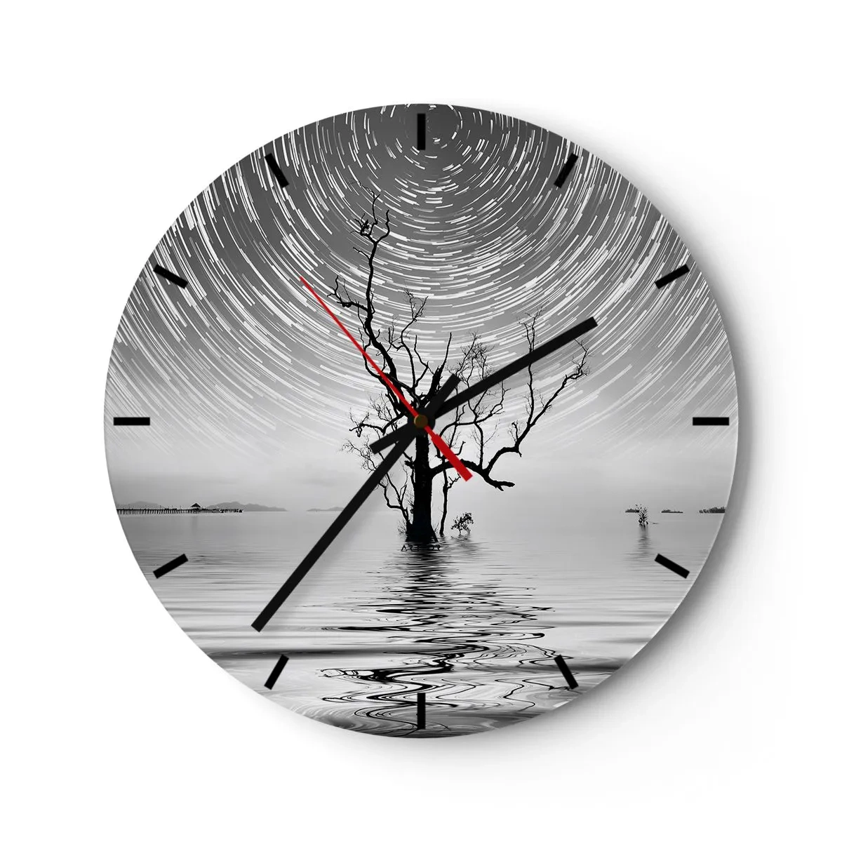 Orologio da parete - Orologio in Vetro - Paesaggio in bianco e nero con un albero sull'acqua e cerchi di stelle - 30x30cm - Sinfonia della natura - Decorazione murale moderna per soggiorno, cucina e camera da letto ARTTOR