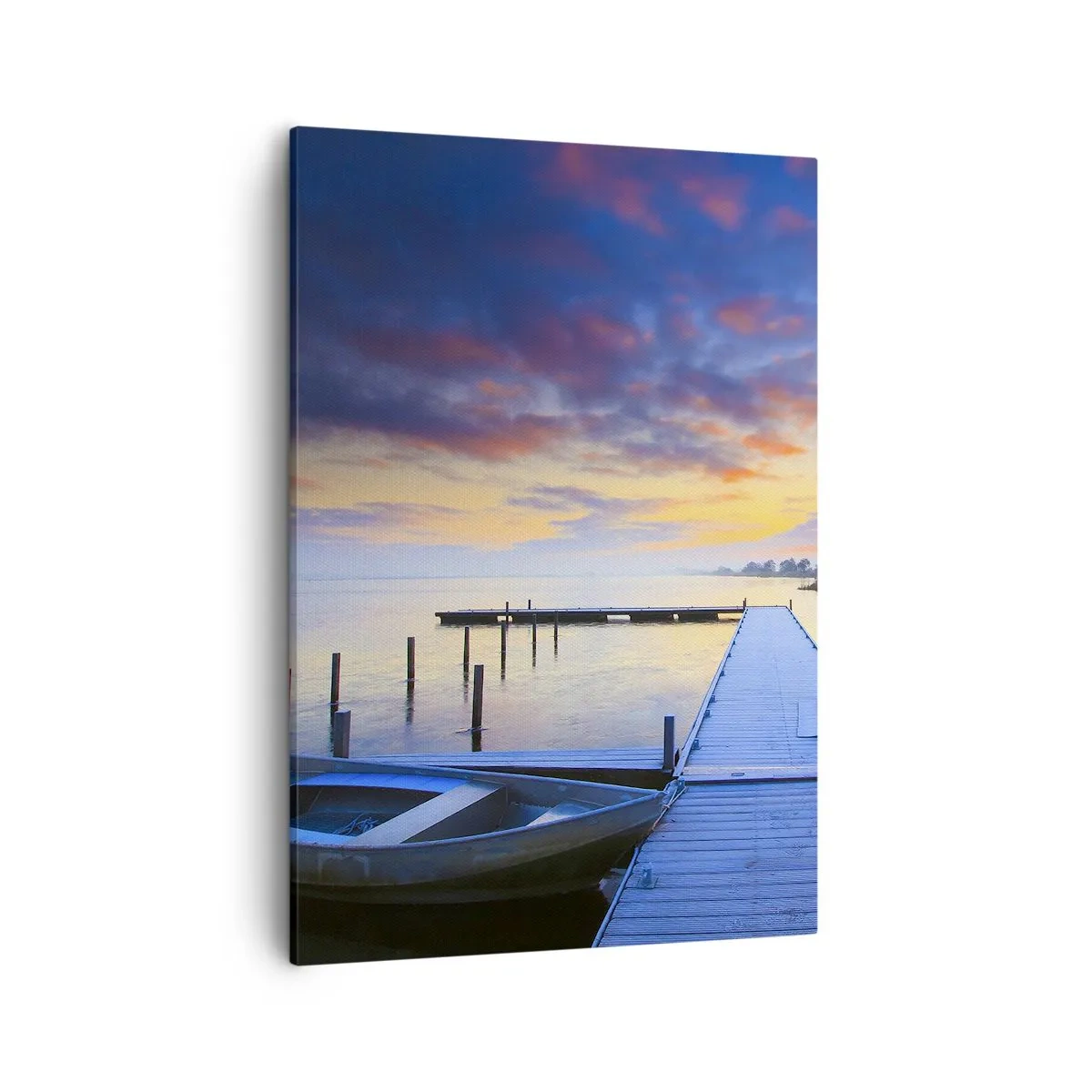 Quadro su tela - Stampe su Tela - Un molo sul lago al tramonto con una barca sulla riva - 50x70cm - Tranquillità violacea e dorata - Decorazione murale moderna per soggiorno e camera da letto ARTTOR