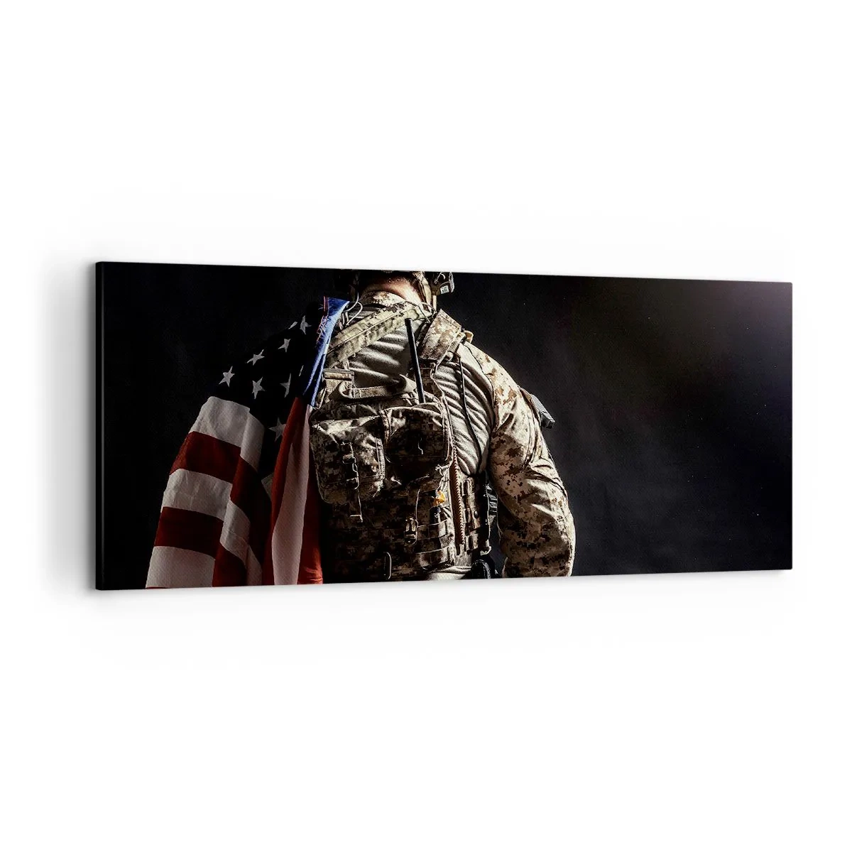 Quadro su tela - Stampe su Tela - Un soldato in uniforme con una bandiera su uno sfondo scuro - 120x50cm - Proprio per questo - Decorazione murale moderna per soggiorno e camera da letto ARTTOR