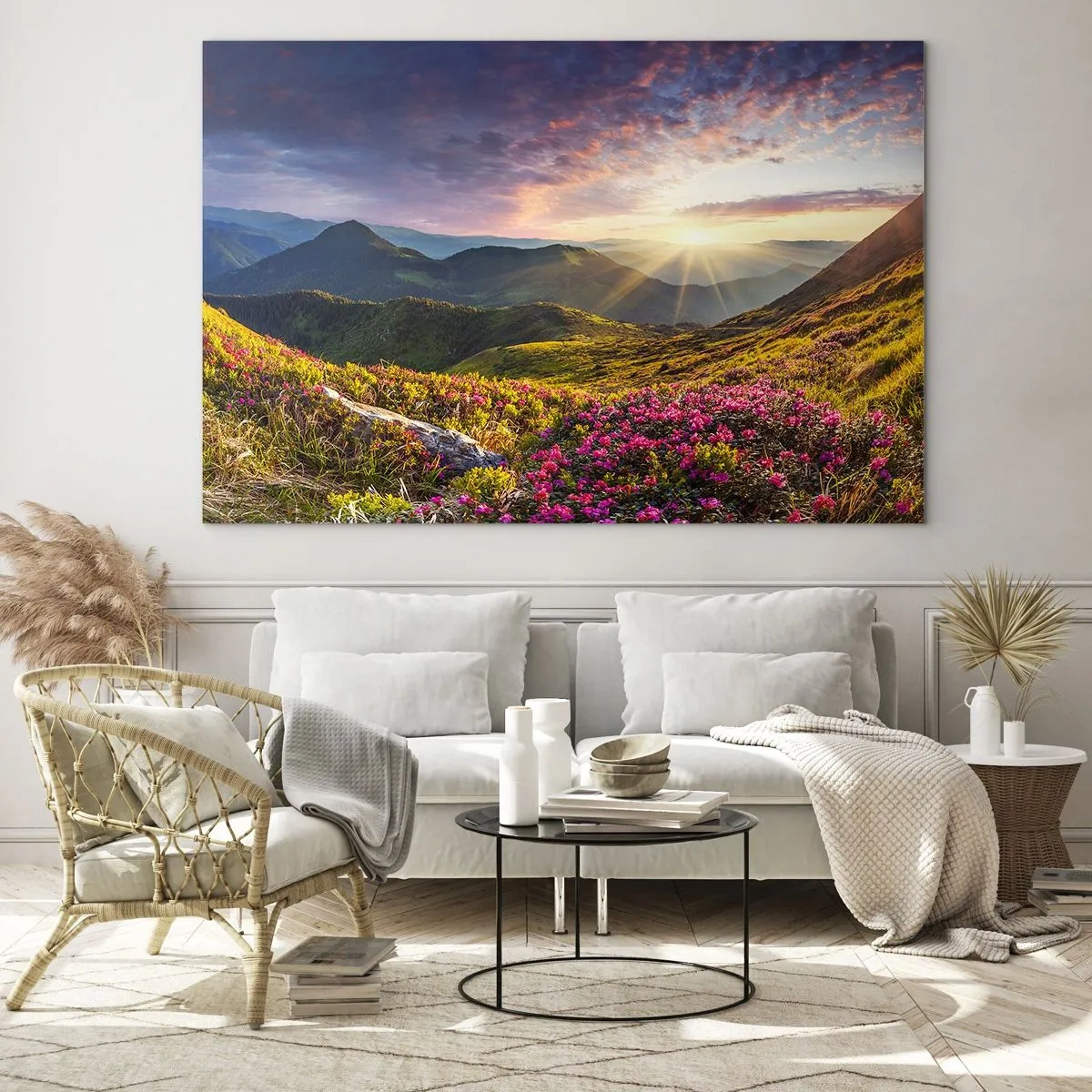 Quadro su vetro - Paesaggio montano all'alba con fiori in fiore - 100x70cm - La freschezza di un mattino sui monti - Decorazione murale moderna per soggiorno e camera da letto ARTTOR