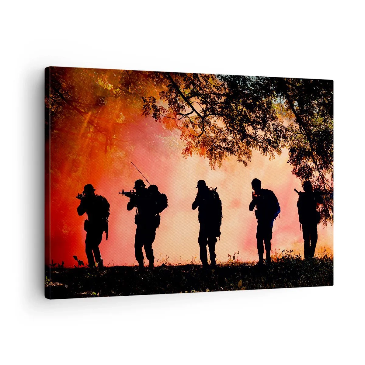 Quadro su tela - Stampe su Tela - Sagome di soldati nella foresta contro il cielo arancione - 70x50cm - …Tutti per uno. - Decorazione murale moderna per soggiorno e camera da letto ARTTOR