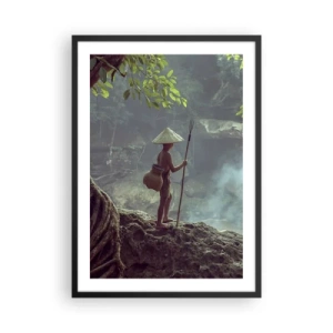 Poster in cornice nera - Un ragazzo nella foresta con una canna da pesca e un cestino sulla schiena - 50x70cm - In armonia con la natura - Decorazione murale moderna per soggiorno e camera da letto ARTTOR