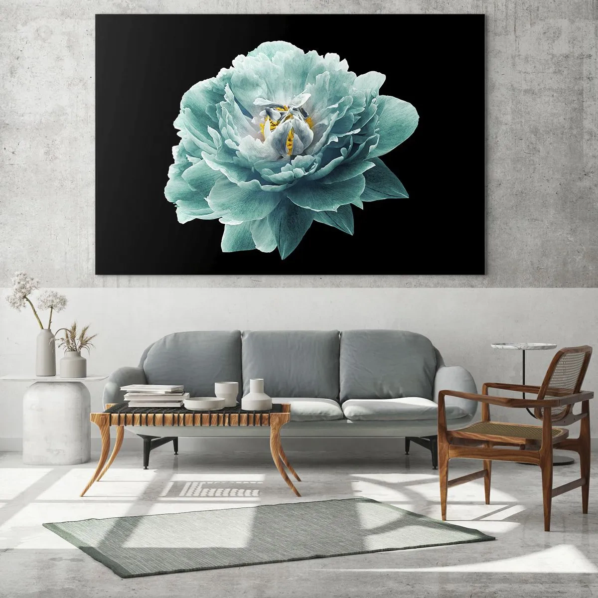 Quadro su vetro - Un fiore turchese con centro giallo su sfondo nero, in stile glamour. - 70x50cm - Petali blu e oro - Decorazione murale moderna per soggiorno e camera da letto ARTTOR