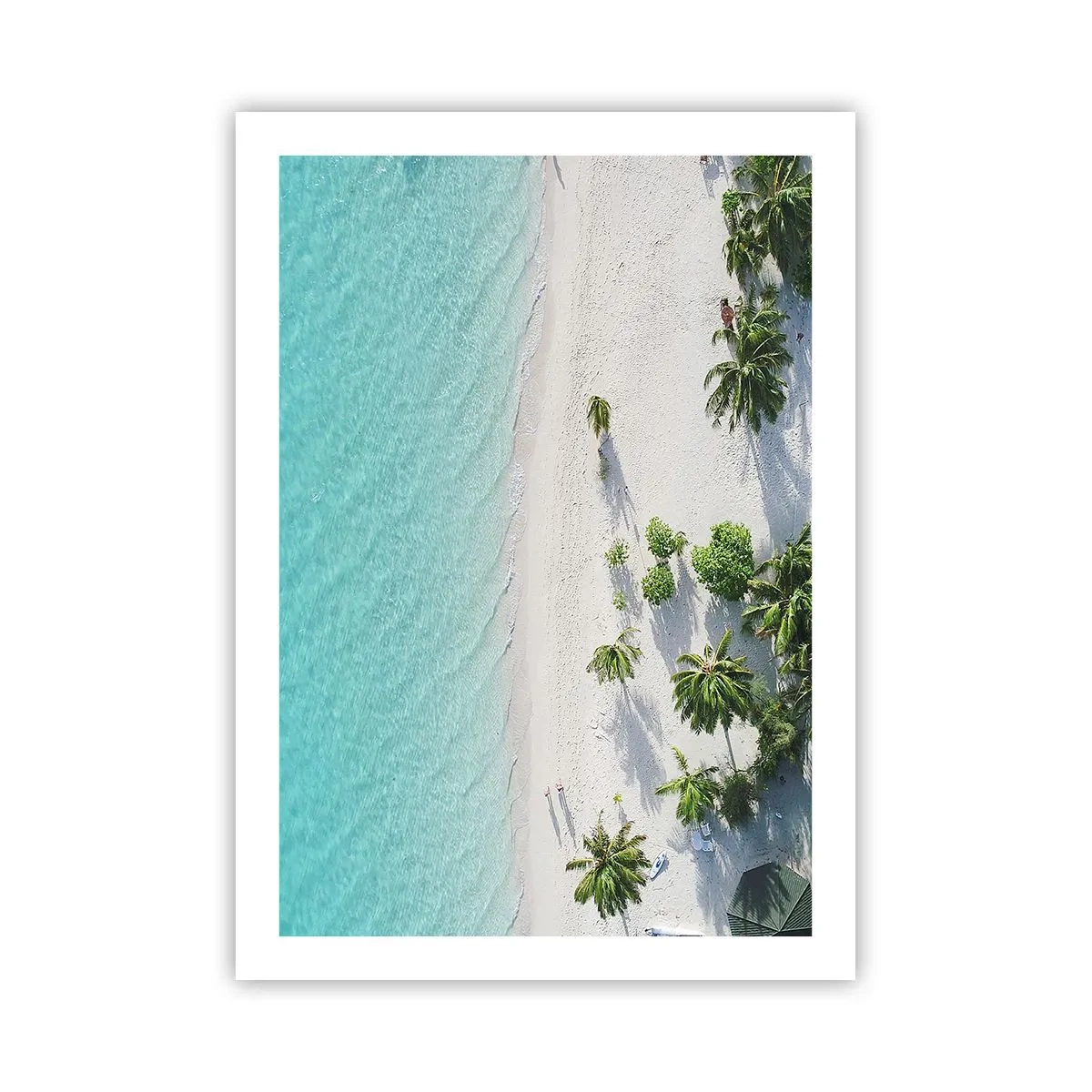 Poster - Vista aerea di una spiaggia tropicale con palme e mare blu - 50x70cm - Vacanze in paradiso - Decorazione murale moderna per soggiorno e camera da letto ARTTOR