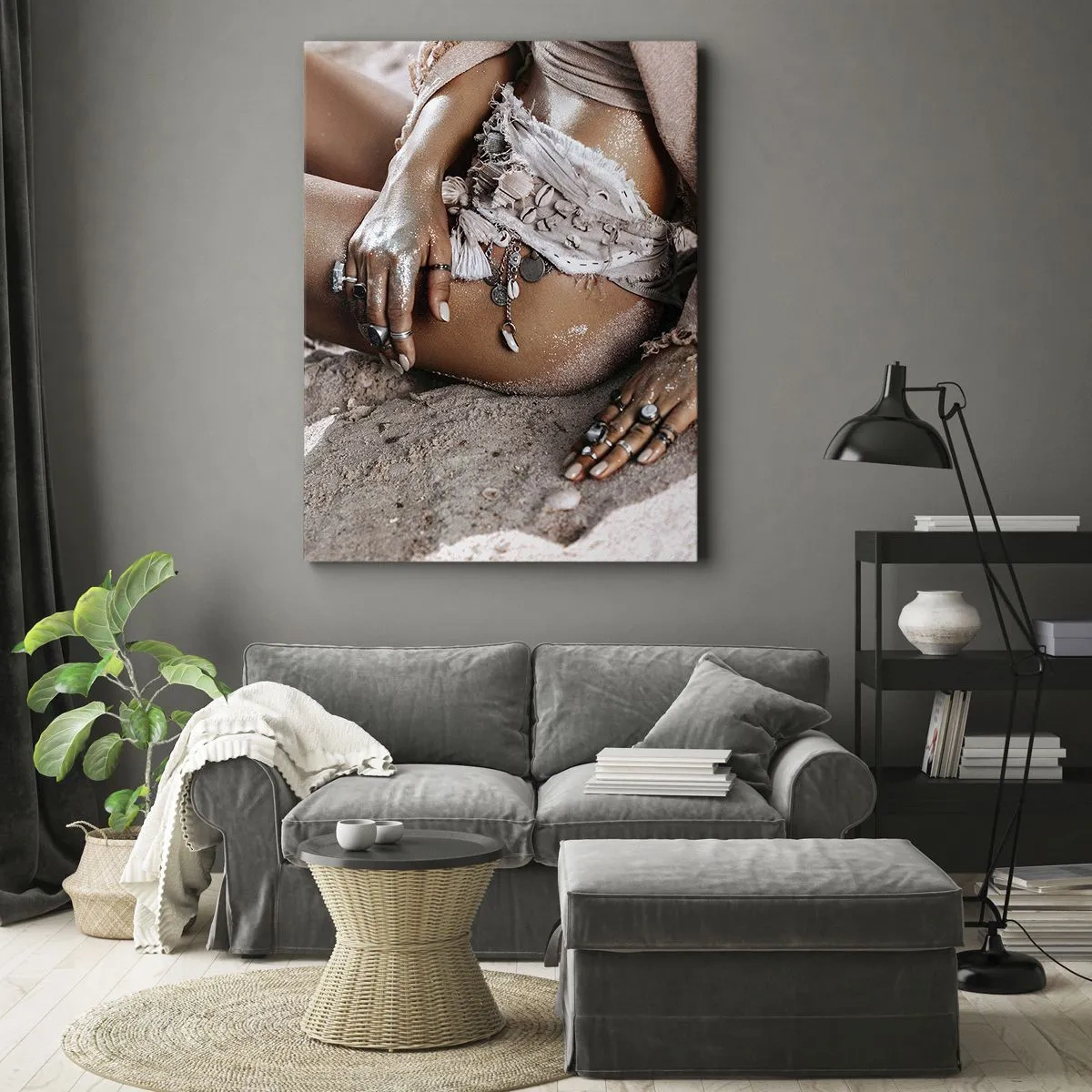 Quadro su tela - Stampe su Tela - Donna boho sulla spiaggia con gioielli - 70x100cm - Gettata dalle onde? - Decorazione murale moderna per soggiorno e camera da letto ARTTOR