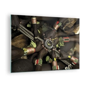 Quadro su vetro - Mani con braccialetti che tengono un vaso in un gesto rituale - 70x50cm - Siamo insieme - Decorazione murale moderna per soggiorno e camera da letto ARTTOR