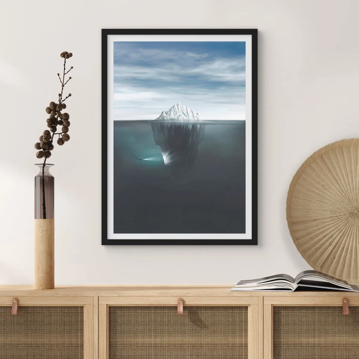 Poster in cornice nera - Un iceberg con un'enorme massa nascosta sott'acqua - 50x70cm - Mistero sottomarino - Decorazione murale moderna per soggiorno e camera da letto ARTTOR