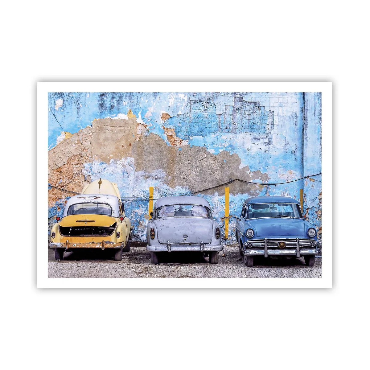 Poster - Vecchie auto sullo sfondo di un muro distrutto - 100x70cm - L'incontro dei veterani - Decorazione murale moderna per soggiorno e camera da letto ARTTOR