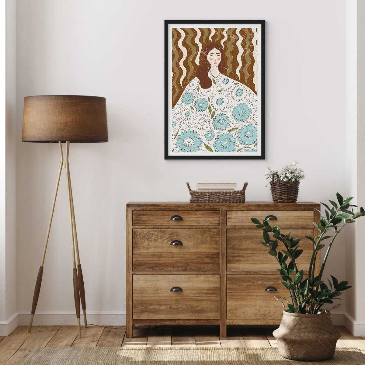 Poster in cornice nera - Ritratto stilizzato di una donna con un abito floreale su uno sfondo di motivi ondulati. - 50x70cm - Ritratto con abito a fiori - Decorazione murale moderna per soggiorno e camera da letto ARTTOR
