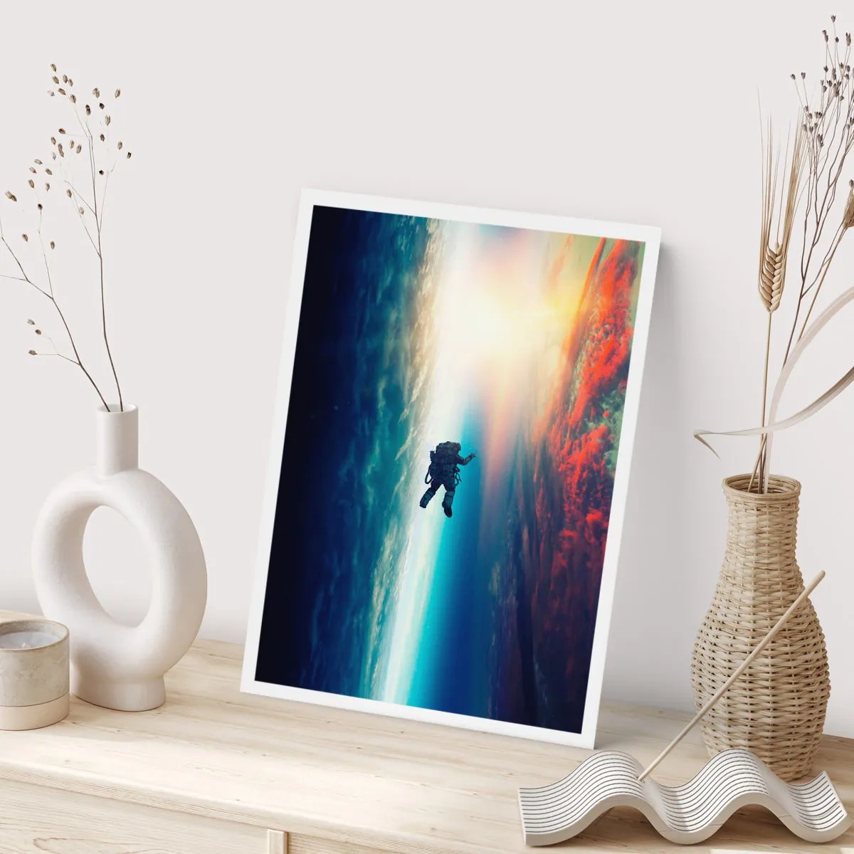 Poster - Astronauta nello spazio con la Terra e il sole sullo sfondo - 50x70cm - Affrontando l'universo - Decorazione murale moderna per soggiorno e camera da letto ARTTOR