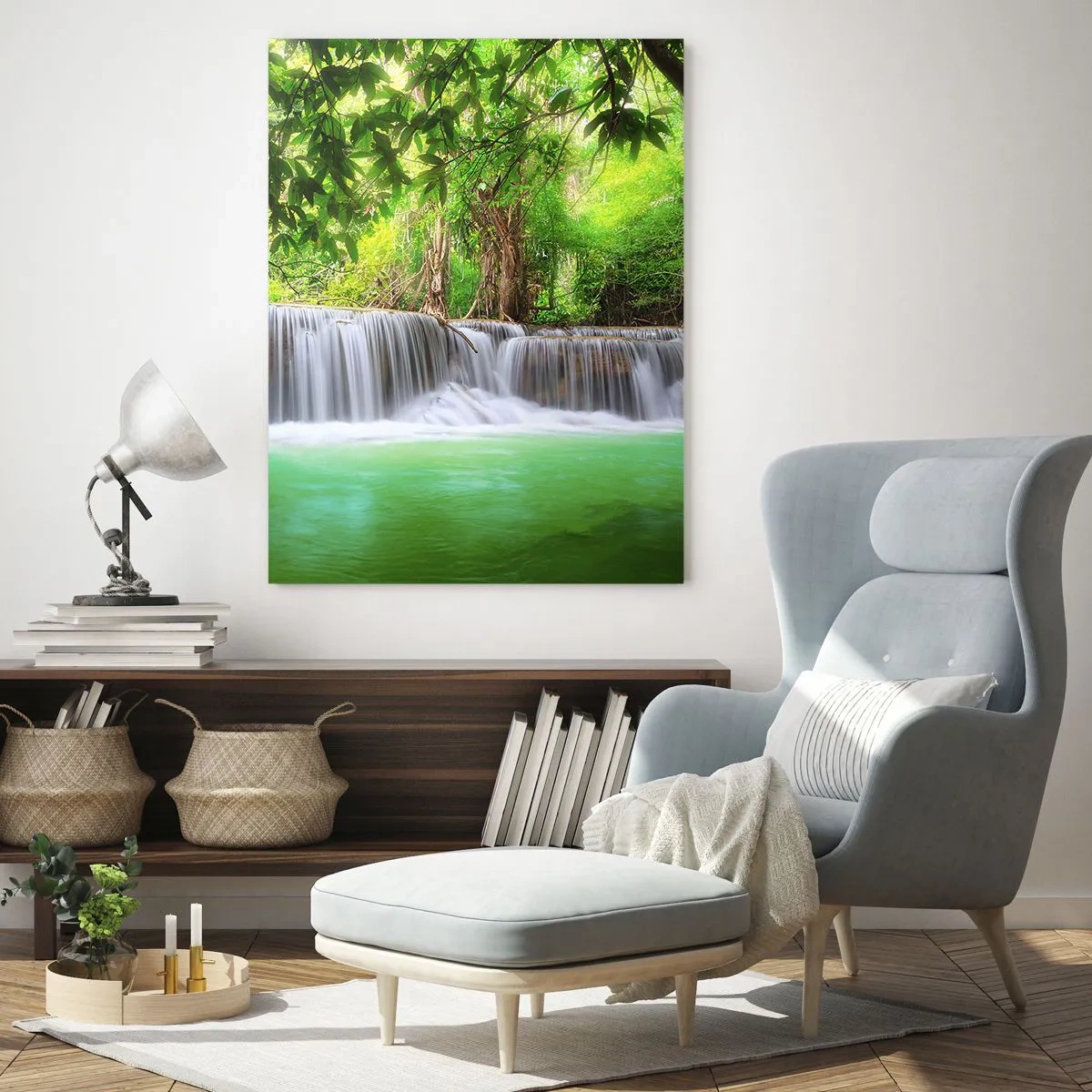Quadro su vetro - Una cascata in una foresta tropicale con acqua cristallina - 50x70cm - Cascata nel verde - Decorazione murale moderna per soggiorno e camera da letto ARTTOR
