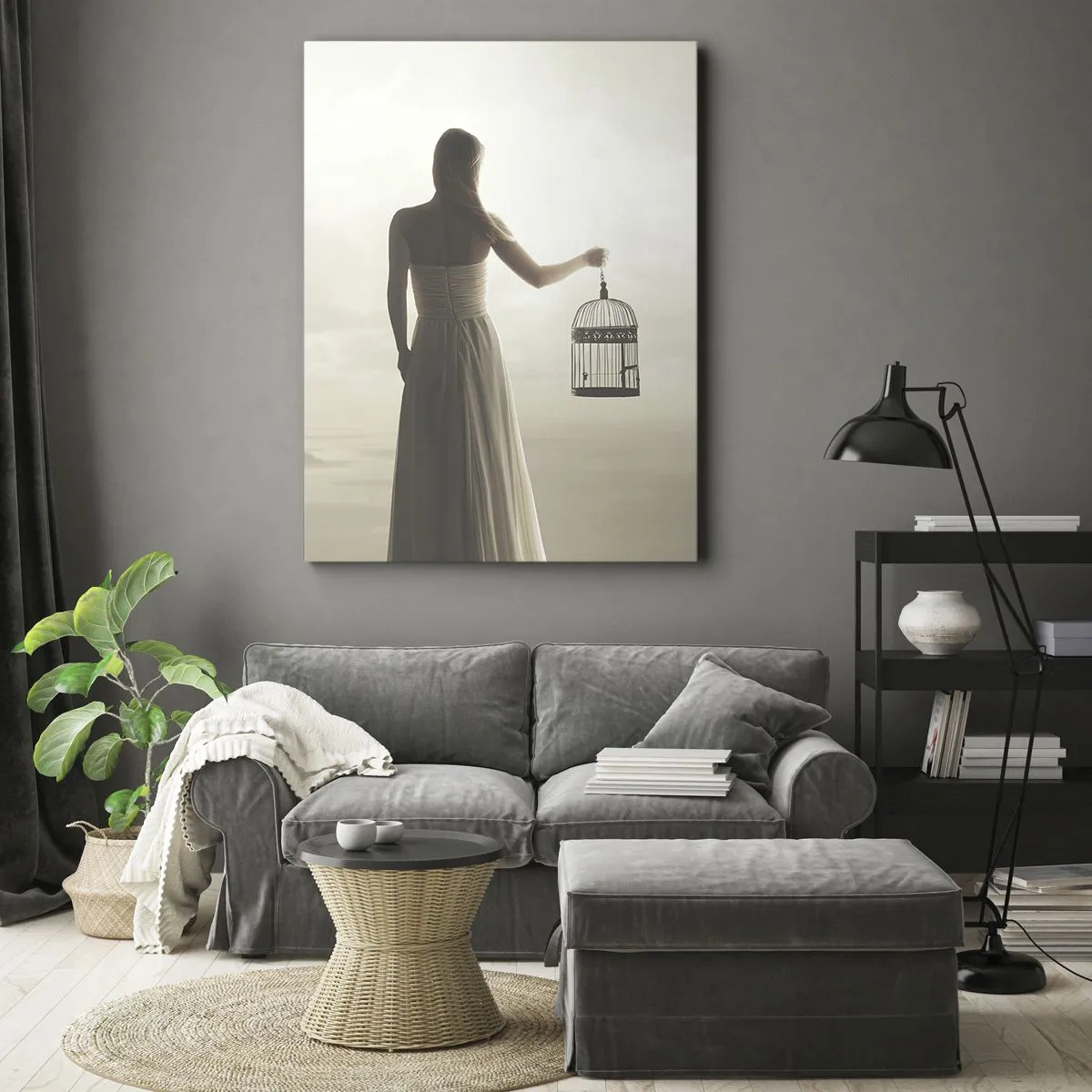Quadro su tela - Stampe su Tela - Una donna con una gabbia contro un cielo calmo - 70x100cm - Sii libera - Decorazione murale moderna per soggiorno e camera da letto ARTTOR