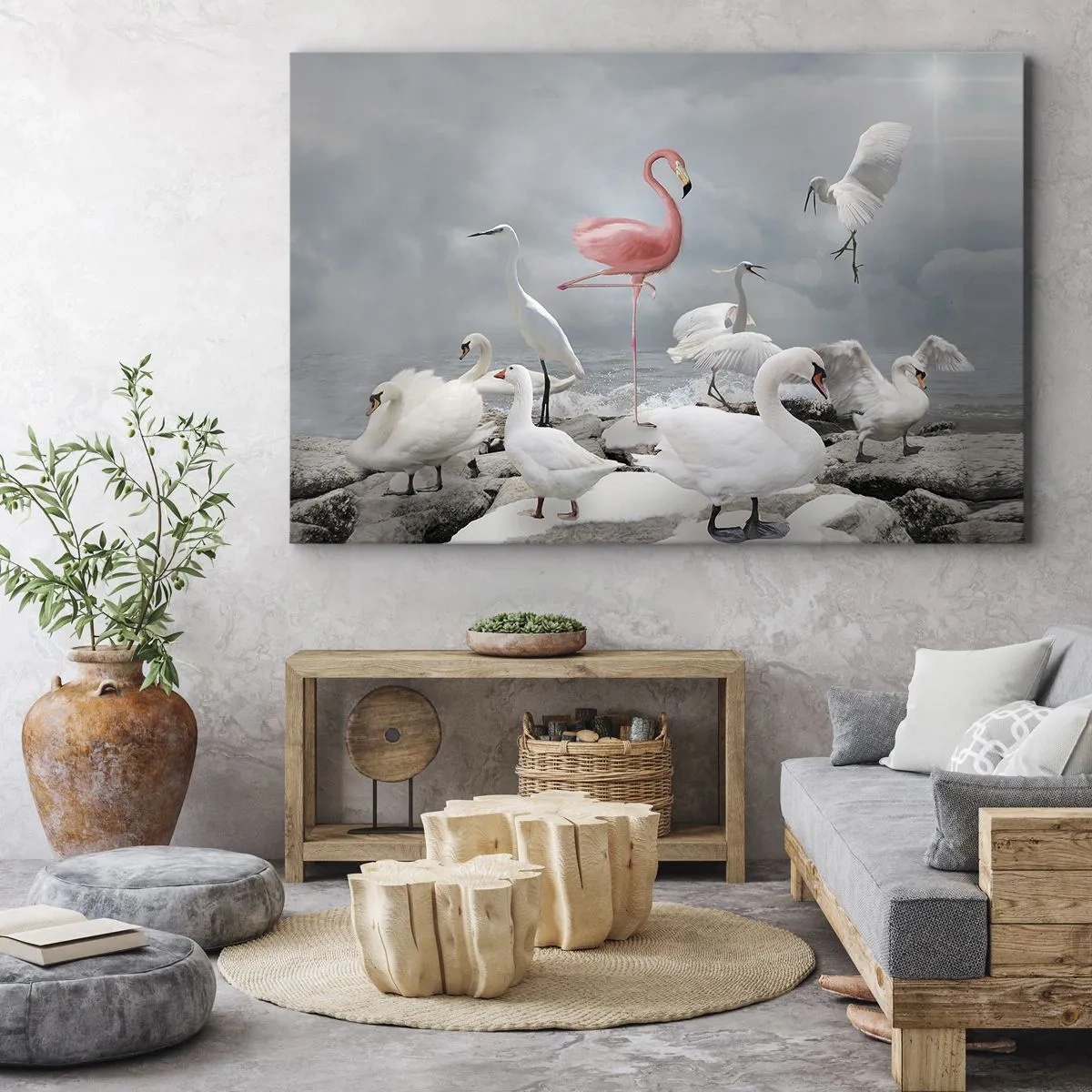 Quadro su tela - Stampe su Tela - Un fenicottero rosa tra cigni bianchi sullo sfondo di un lago - 70x50cm - Come sono arrivato qui? - Decorazione murale moderna per soggiorno e camera da letto ARTTOR