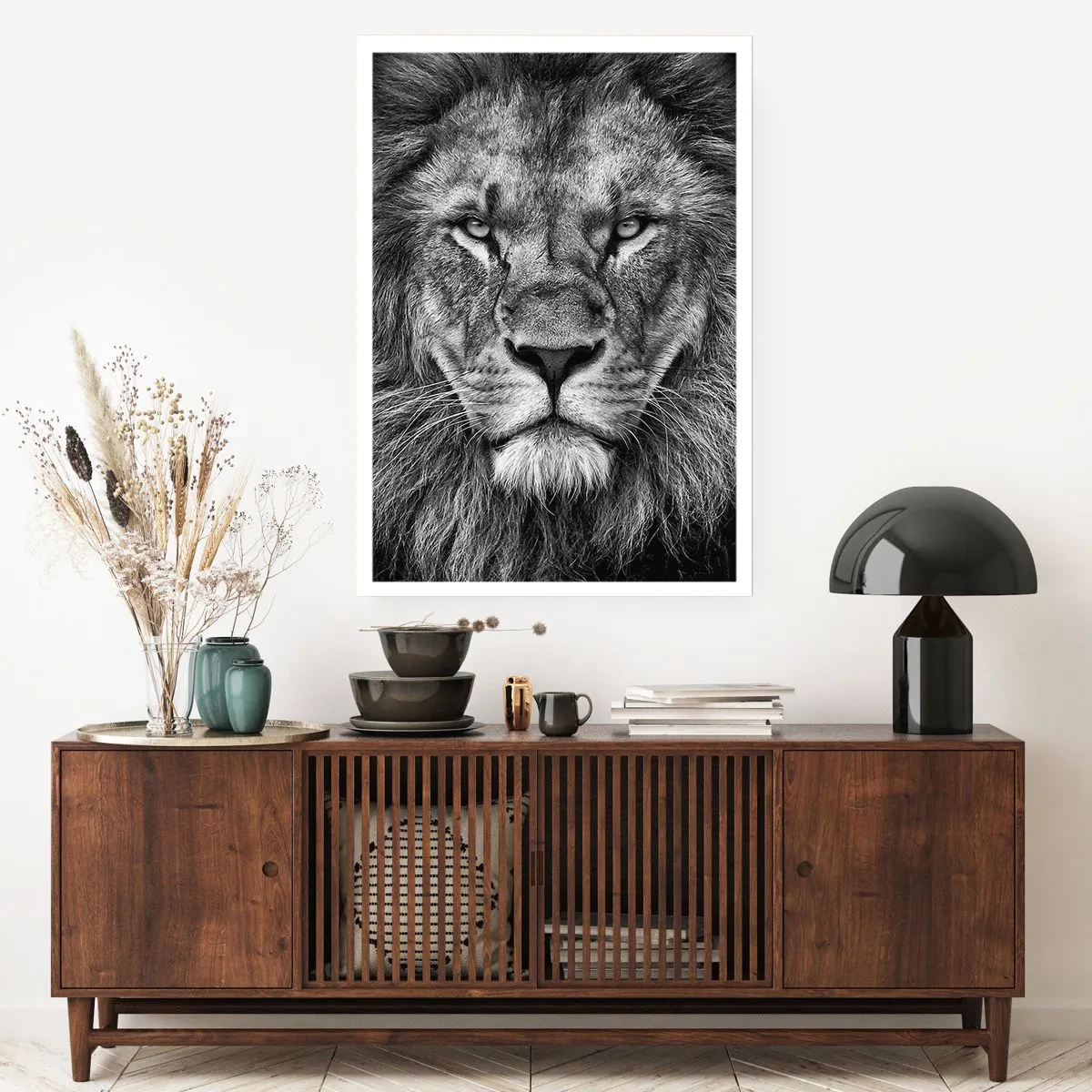Poster - Ritratto in bianco e nero di un maestoso leone - 50x70cm - Nell'abito dell'incoronazione - Decorazione murale moderna per soggiorno e camera da letto ARTTOR
