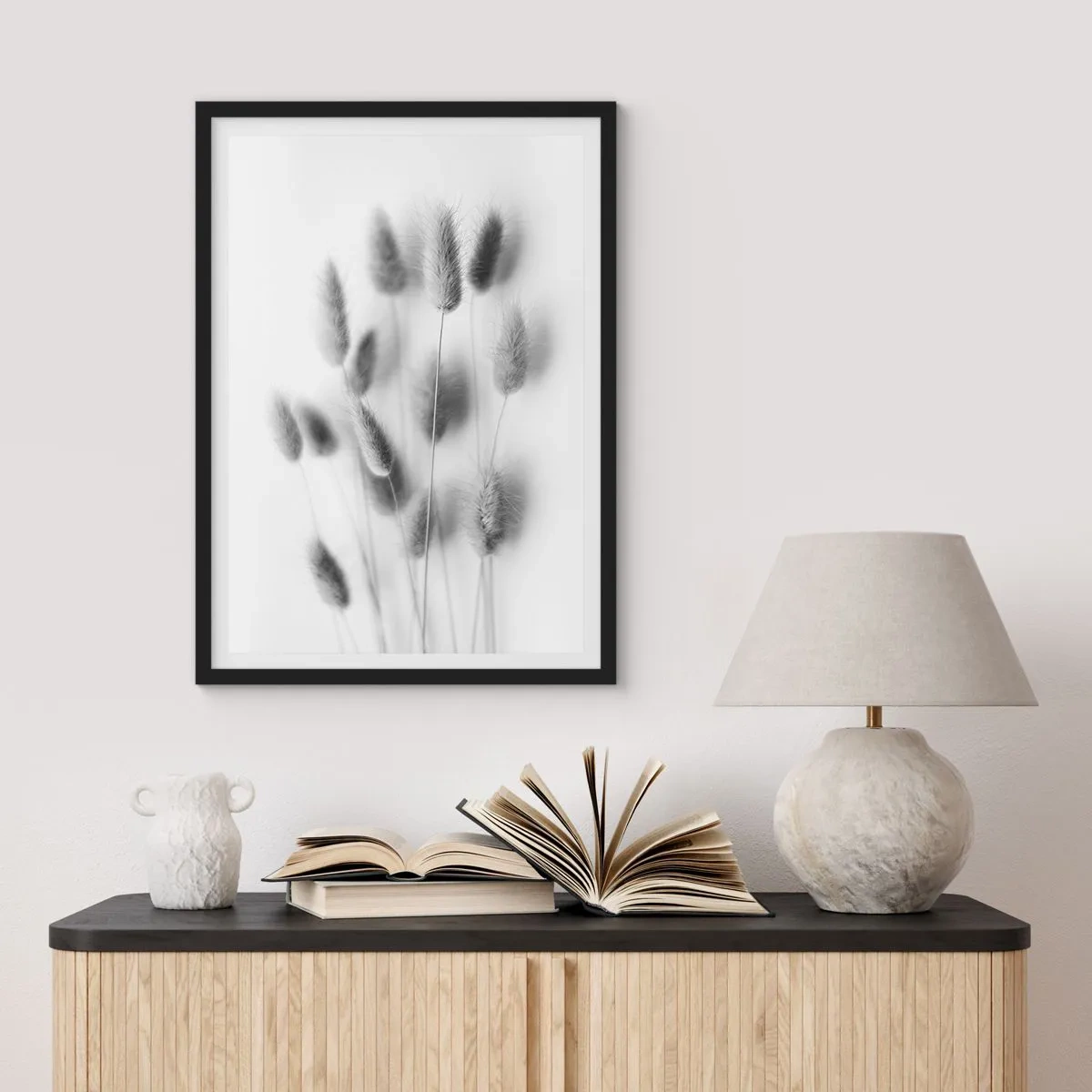 Poster in cornice nera - Soffici spighe d'erba bianche e nere - 50x70cm - Erba soffice - Decorazione murale moderna per soggiorno e camera da letto ARTTOR