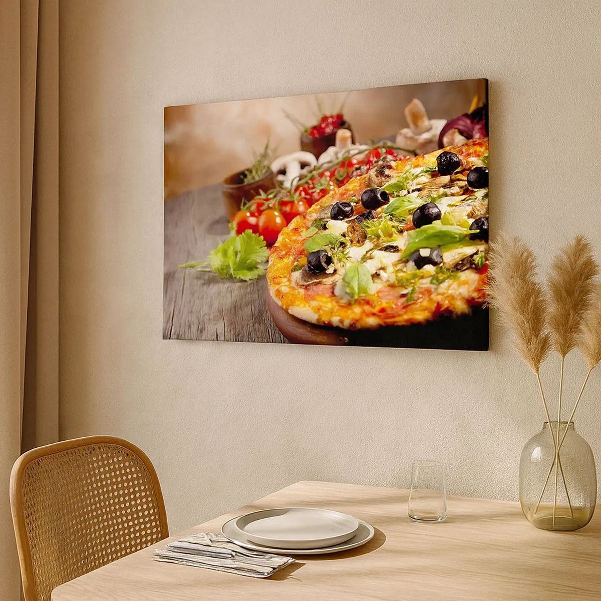Quadro su tela - Stampe su Tela - Pizza con olive, basilico e ingredienti freschi su fondo in legno - 70x50cm - Con ingredienti tellurici - Decorazione murale moderna per soggiorno e camera da letto ARTTOR