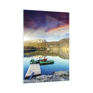 Quadro su vetro - Un pittoresco lago con un molo di legno e barche al tramonto - 50x70cm - Sull'acqua liscia come uno specchio - Decorazione murale moderna per soggiorno e camera da letto ARTTOR