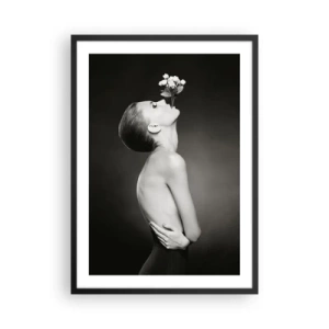 Poster in cornice nera - Ritratto in bianco e nero di una donna con fiori - 50x70cm - Eleganza eccentrica - Decorazione murale moderna per soggiorno e camera da letto ARTTOR