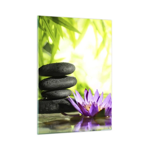 Quadro su vetro - Fiore di loto viola con pietre zen su sfondo verde - 50x70cm - In un cespuglio di bambù - Decorazione murale moderna per soggiorno e camera da letto ARTTOR