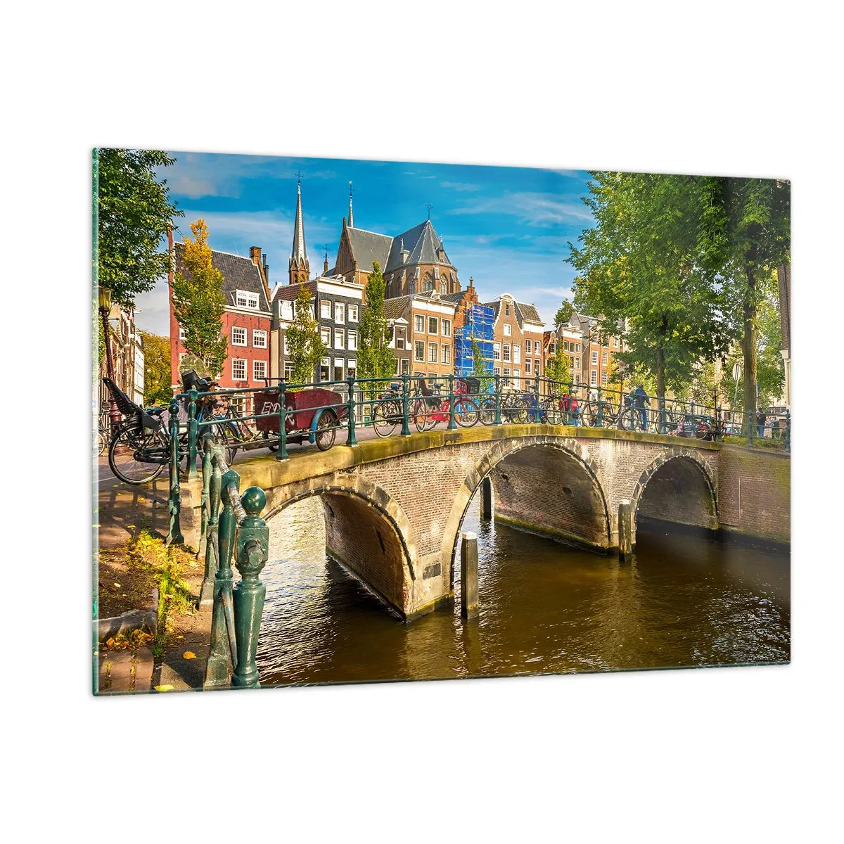 Quadro su vetro - Un ponte su un canale circondato da architettura storica e vegetazione - 120x80cm - La primavera sul canale - Decorazione murale moderna per soggiorno e camera da letto ARTTOR
