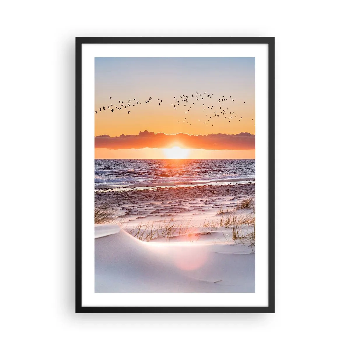 Poster in cornice nera - Tramonto sul mare con uccelli all'orizzonte e la spiaggia - 50x70cm - Paesaggio orizzontale - Decorazione murale moderna per soggiorno e camera da letto ARTTOR