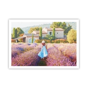 Poster - Una donna con un vestito blu cammina attraverso un campo di lavanda con vista su una casa. - 100x70cm - La ragazza nella lavanda - Decorazione murale moderna per soggiorno e camera da letto ARTTOR