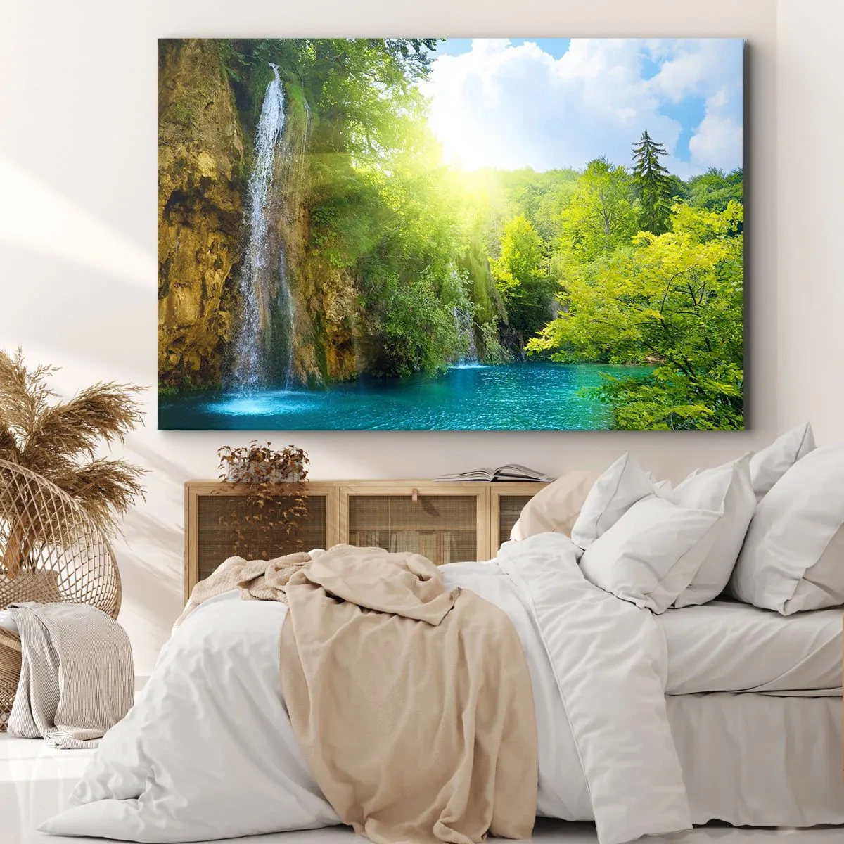 Quadro su tela - Stampe su Tela - Una cascata che sfocia in un lago turchese circondato dal verde - 100x70cm - Così deve essere il paradiso - Decorazione murale moderna per soggiorno e camera da letto ARTTOR