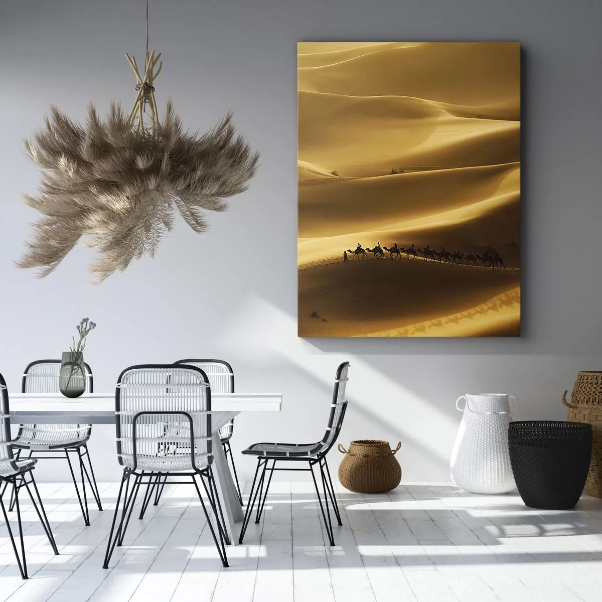 Quadro su tela - Stampe su Tela - Una carovana di cammelli vaga tra le dune dorate del deserto. - 80x120cm - La carovana sulle onde del deserto - Decorazione murale moderna per soggiorno e camera da letto ARTTOR