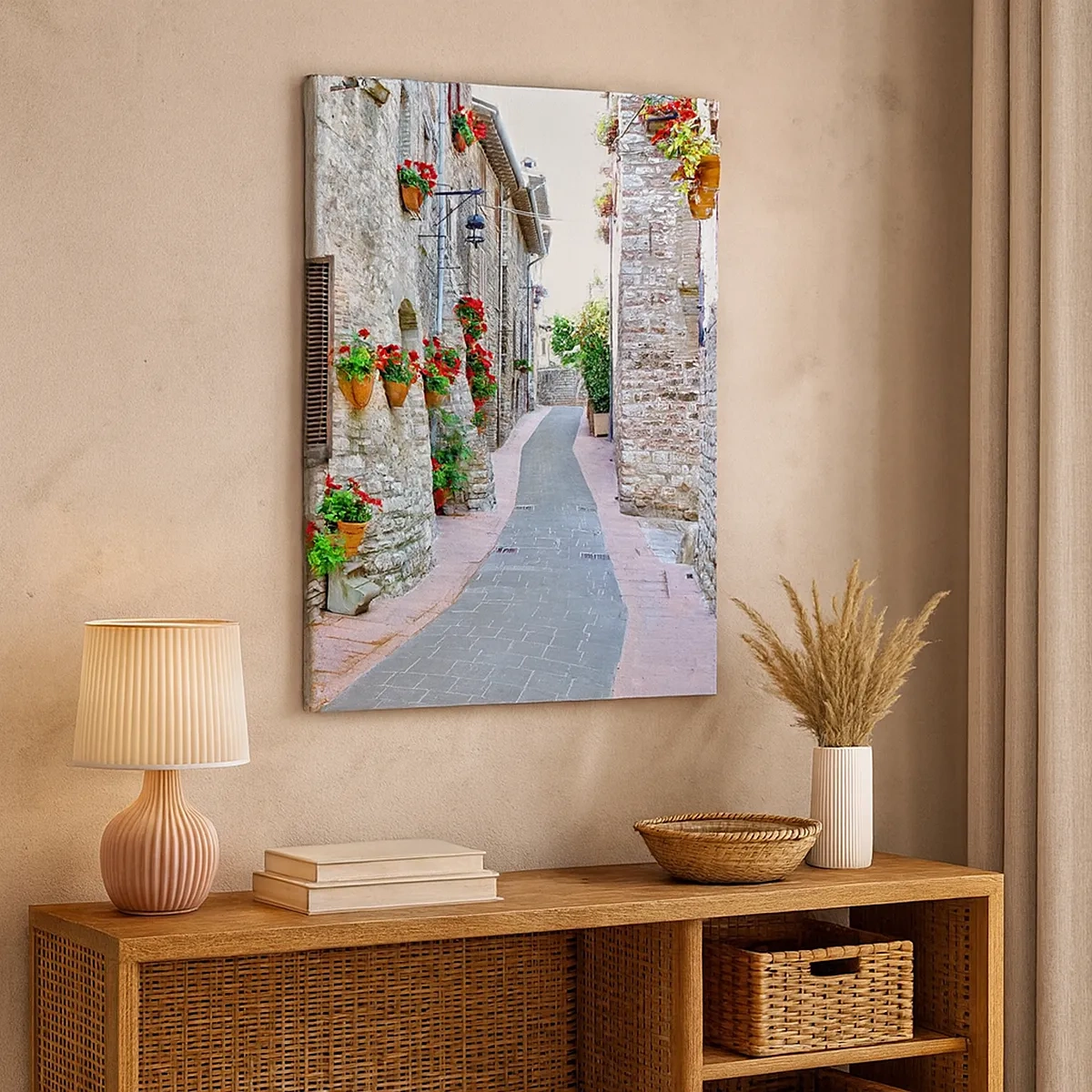 Quadro su tela - Stampe su Tela - Una strada stretta con edifici in pietra decorati con vasi di fiori - 50x70cm - Atmosfera italiana - Decorazione murale moderna per soggiorno e camera da letto ARTTOR