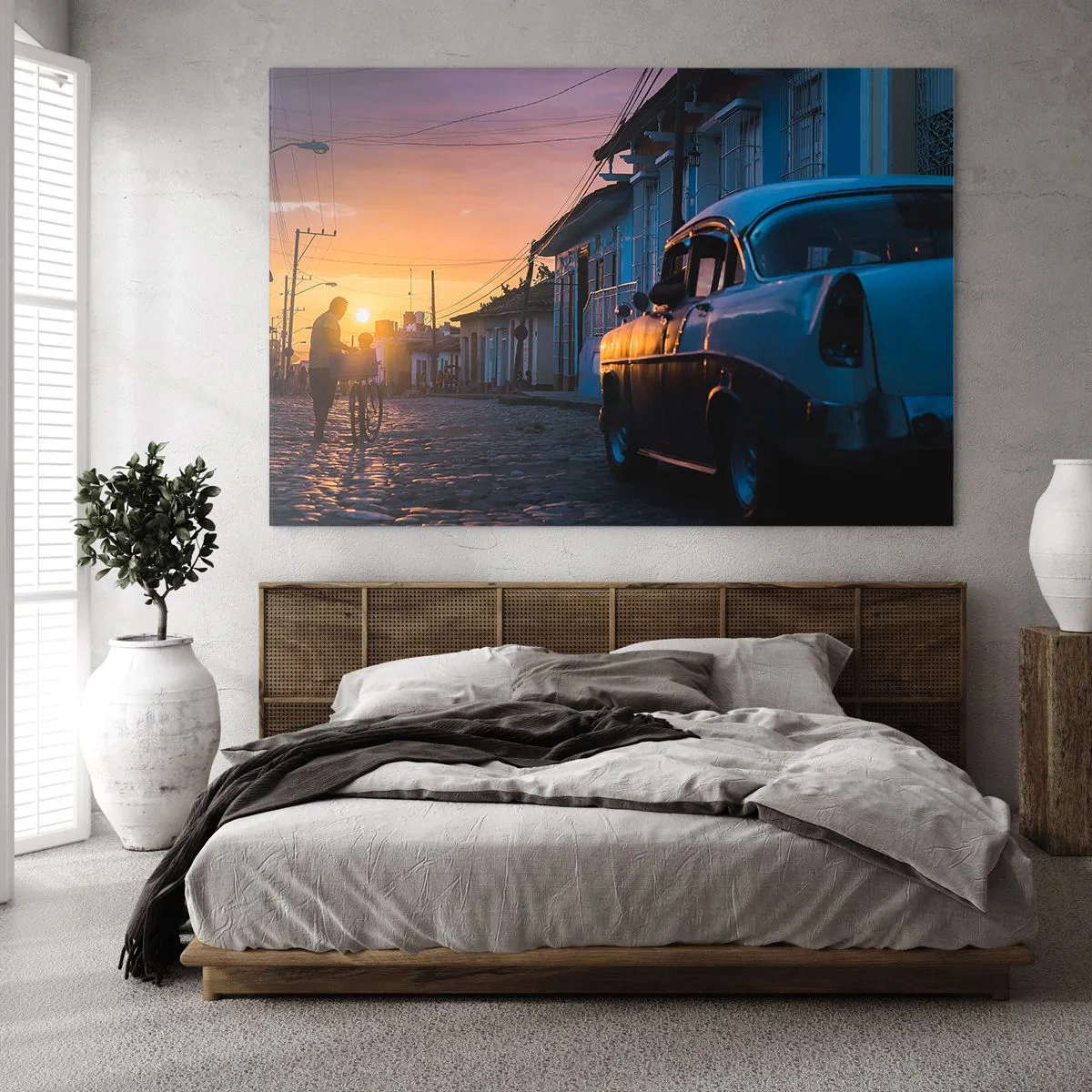 Quadro su vetro - Strada suggestiva con un'auto d'epoca al tramonto - 70x50cm - Qui il tempo rallenta - Decorazione murale moderna per soggiorno e camera da letto ARTTOR