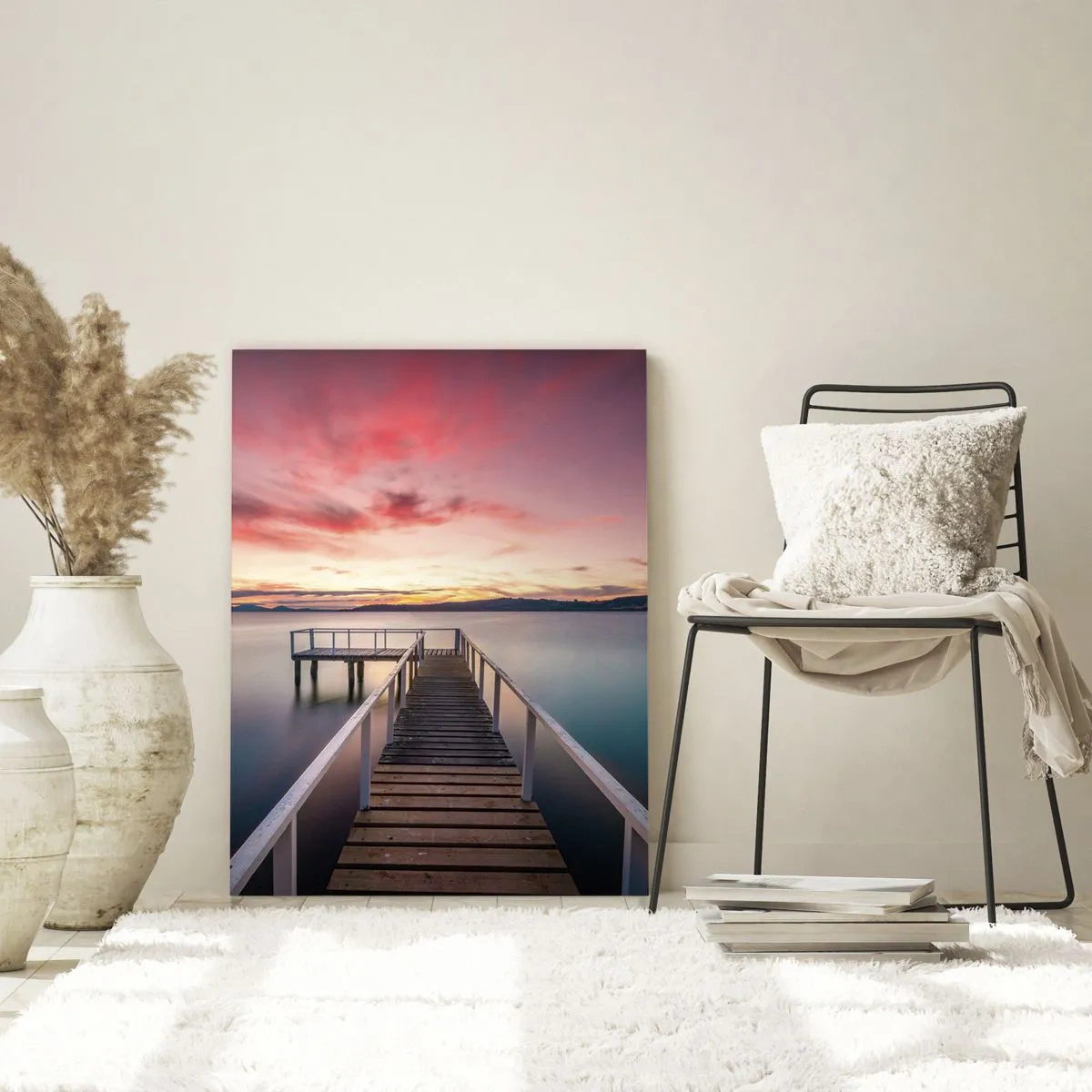 Quadro su vetro - Un molo che conduce a un lago tranquillo al tramonto - 70x100cm - La fiamma mite della sera - Decorazione murale moderna per soggiorno e camera da letto ARTTOR