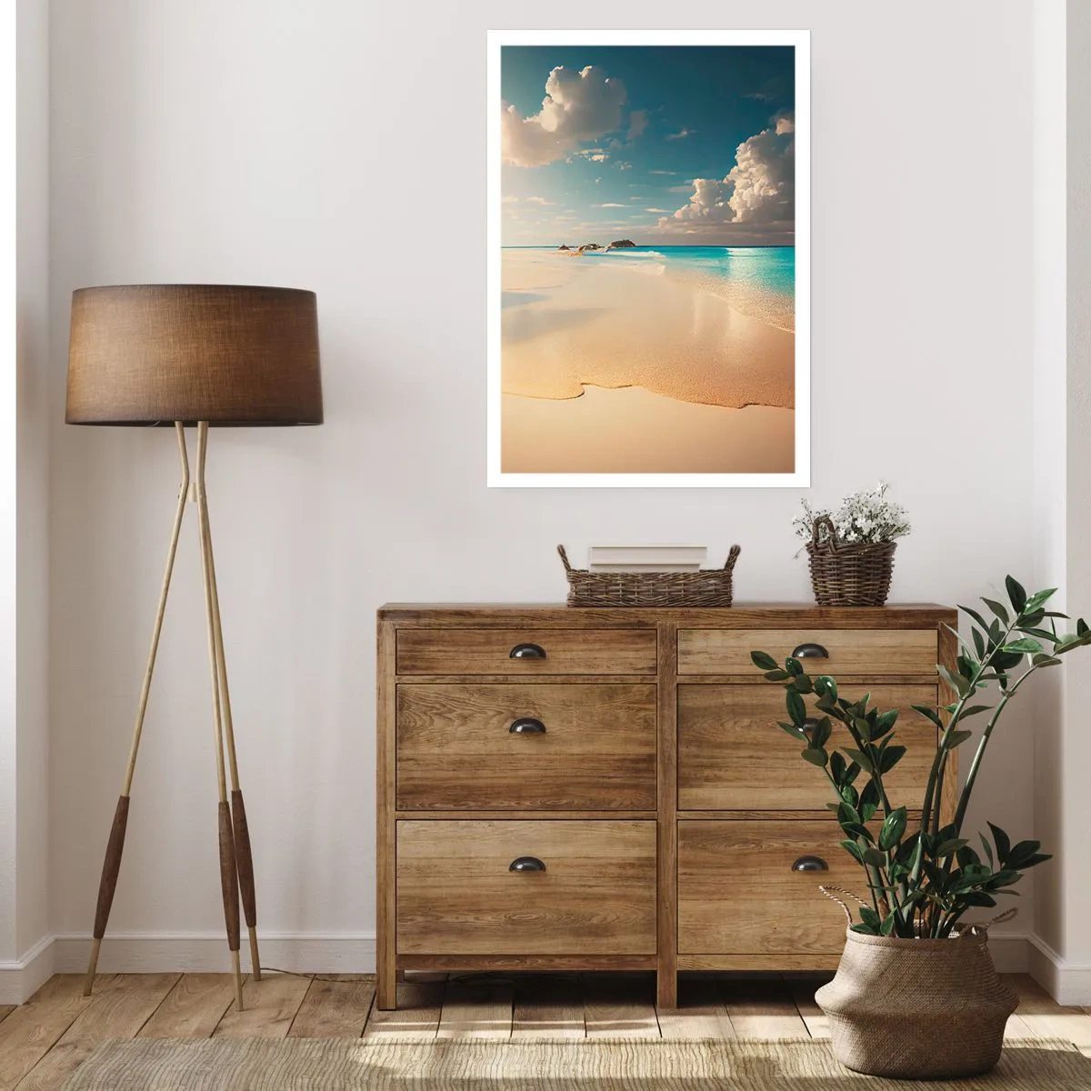 Poster - Una spiaggia con acqua turchese, nuvole delicate e sabbia - 50x70cm - Giornata ideale - Decorazione murale moderna per soggiorno e camera da letto ARTTOR