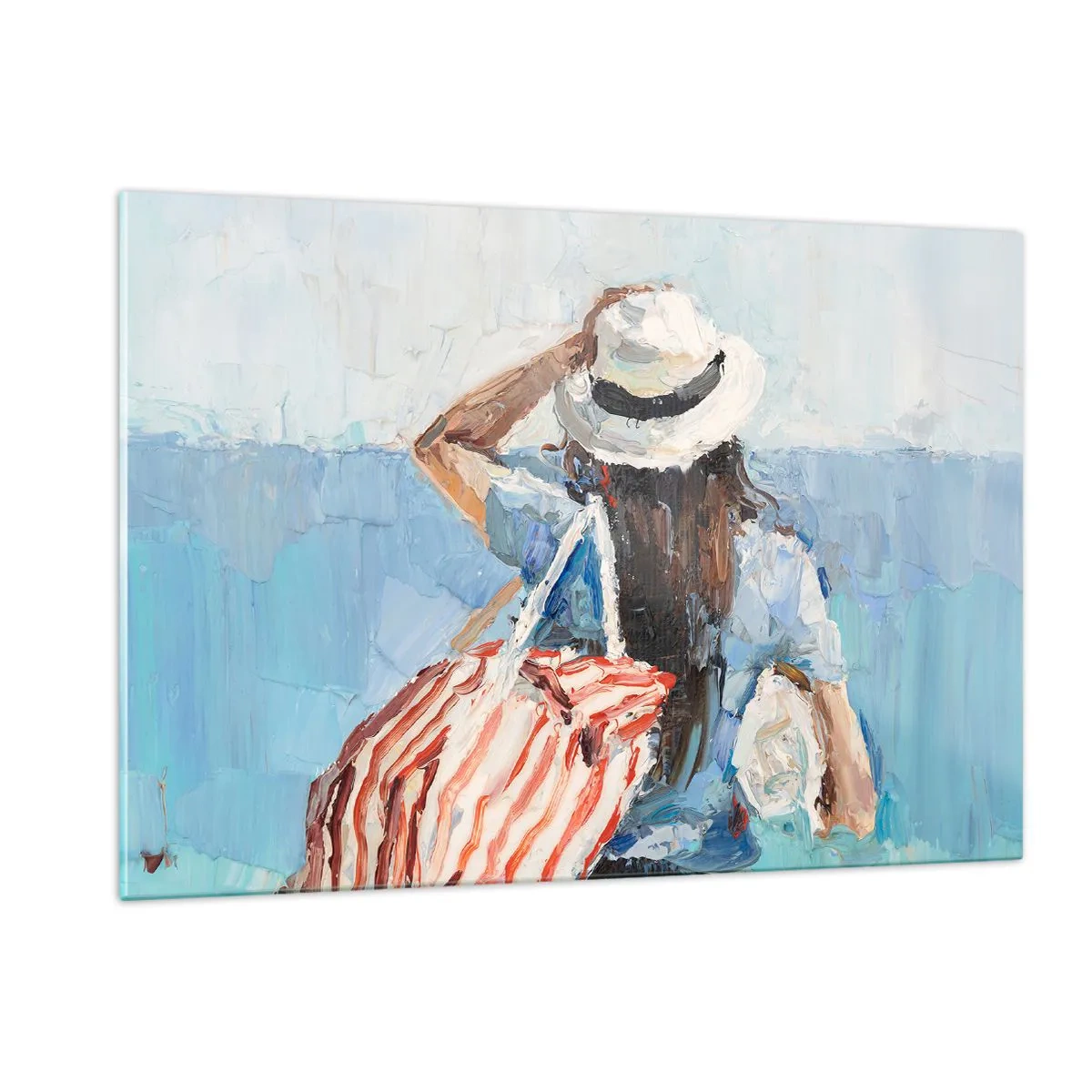 Quadro su vetro - Una donna con una borsa a righe guarda il mare in una giornata di sole. - 120x80cm - Benvenuti in vacanza - Decorazione murale moderna per soggiorno e camera da letto ARTTOR