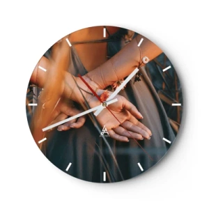 Orologio da parete - Orologio in Vetro - Primo piano di mani giunte intrecciate con le piante - 30x30cm - Legata alla natura - Decorazione murale moderna per soggiorno, cucina e camera da letto ARTTOR