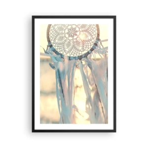 Poster in cornice nera - Un acchiappasogni in pizzo al chiarore del sole al tramonto, con uno sfondo chiaro - 50x70cm - Totem di pizzo - Decorazione murale moderna per soggiorno e camera da letto ARTTOR
