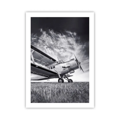 Poster - Un'immagine in bianco e nero di un aereo contro un cielo dinamico. - 50x70cm - Giramondo alato - Decorazione murale moderna per soggiorno e camera da letto ARTTOR