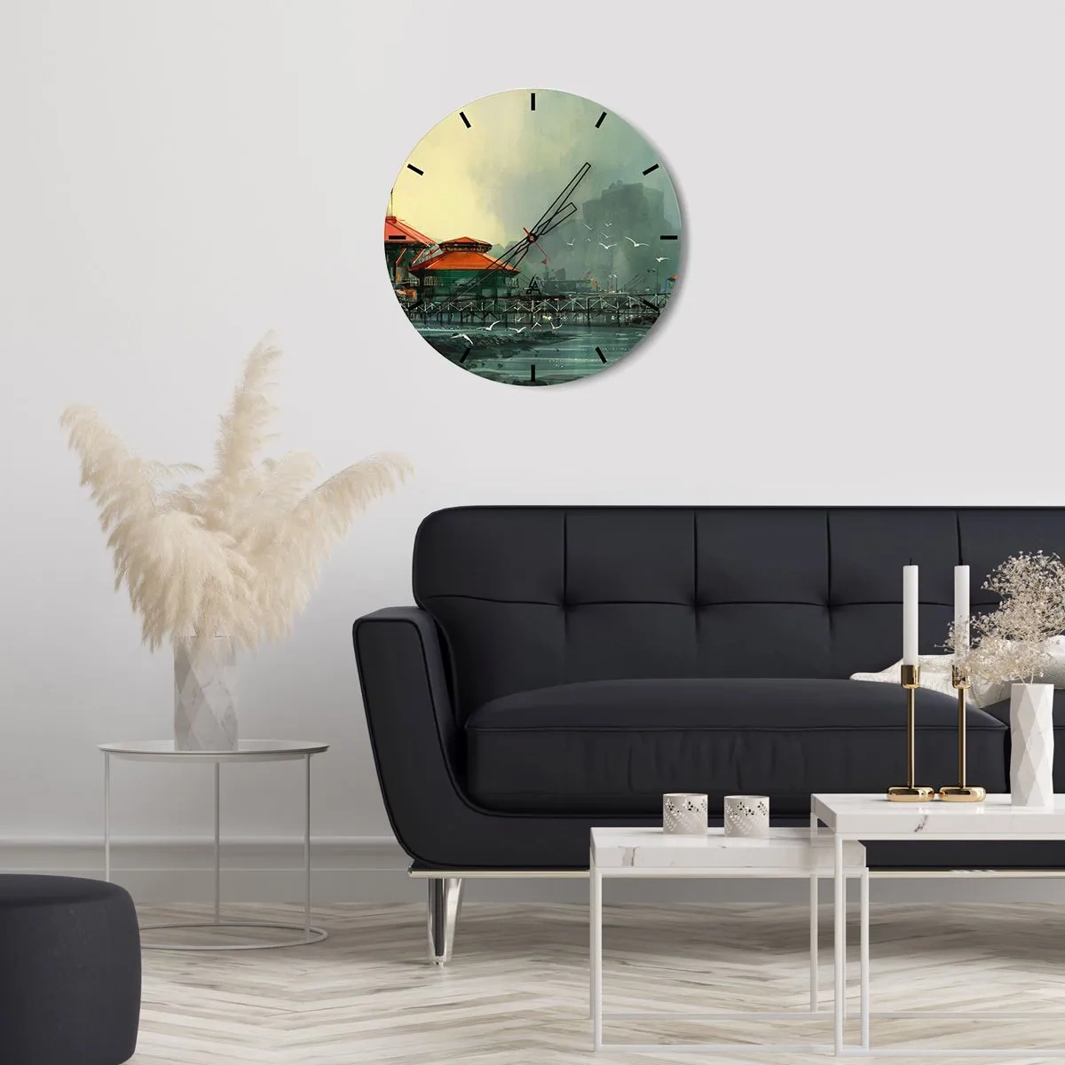 Orologio da parete - Orologio in Vetro - Una scena portuale con un molo e degli edifici contro un cielo nuvoloso - 30x30cm - Giornata di pioggia al porto - Decorazione murale moderna per soggiorno, cucina e camera da letto ARTTOR