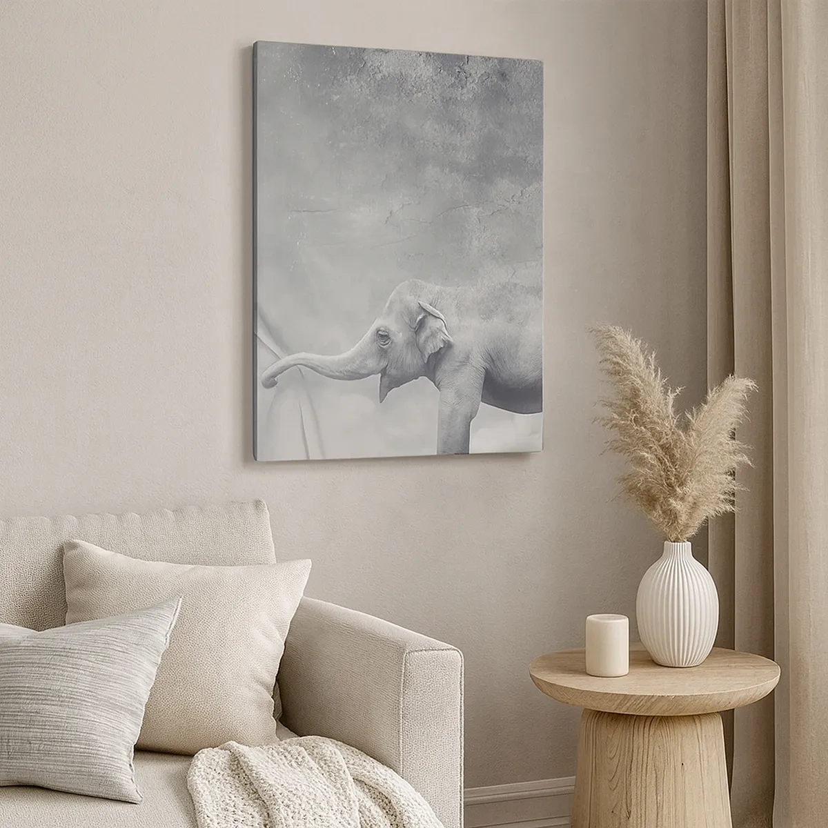 Quadro su tela - Stampe su Tela - Un elefante che scosta la tenda in una surreale ripresa in bianco e nero - 50x70cm - Svelare il mistero - Decorazione murale moderna per soggiorno e camera da letto ARTTOR