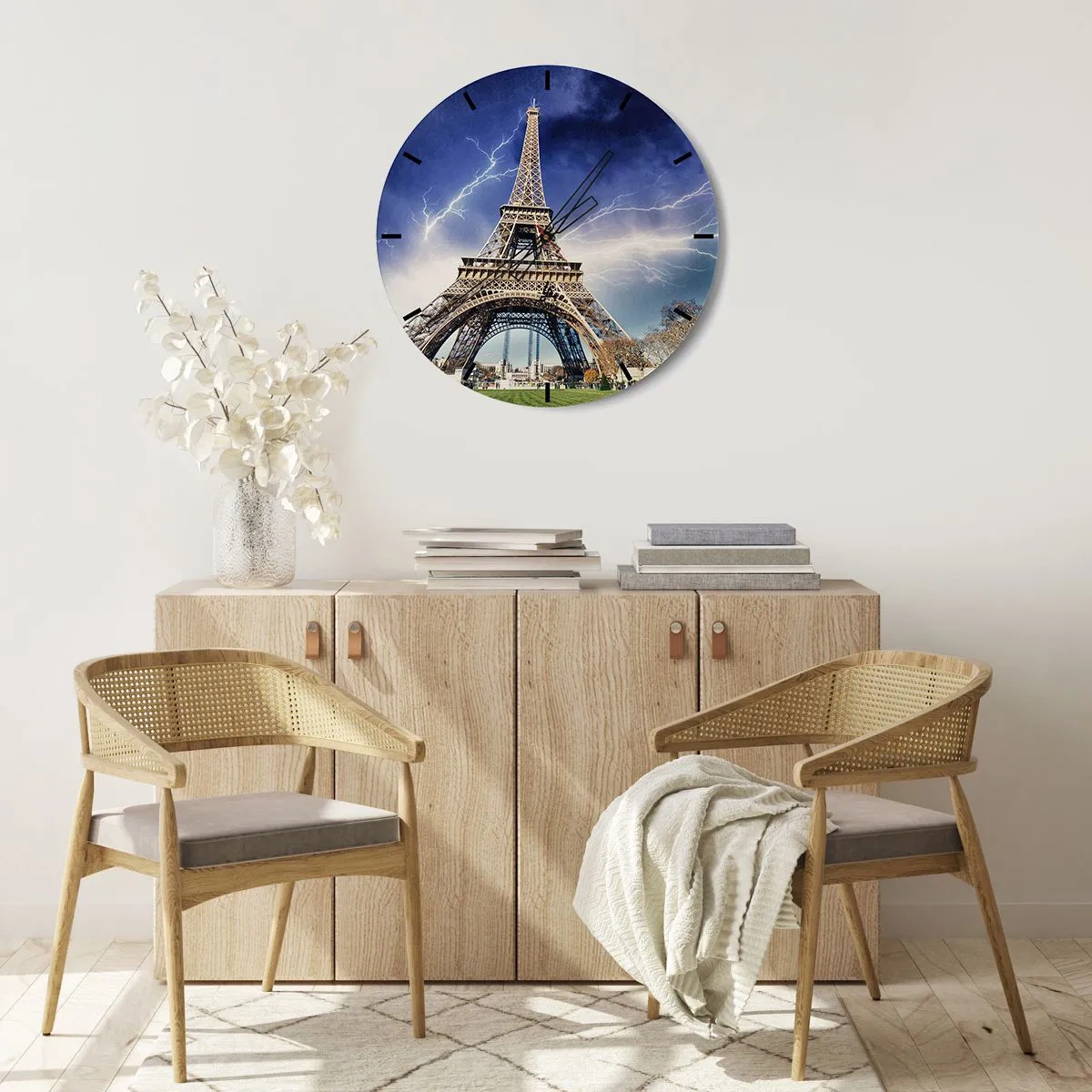 Orologio da parete - Orologio in Vetro - La Torre Eiffel durante un temporale con fulmini in un cielo scuro - 30x30cm - La signora delle tempeste - Decorazione murale moderna per soggiorno, cucina e camera da letto ARTTOR