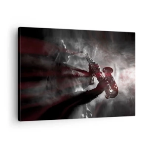Quadro su tela - Stampe su Tela - Sassofonista in fumo sul palco in un suggestivo abito nero e rosso - 70x50cm - Nei fumi del jazz - Decorazione murale moderna per soggiorno e camera da letto ARTTOR
