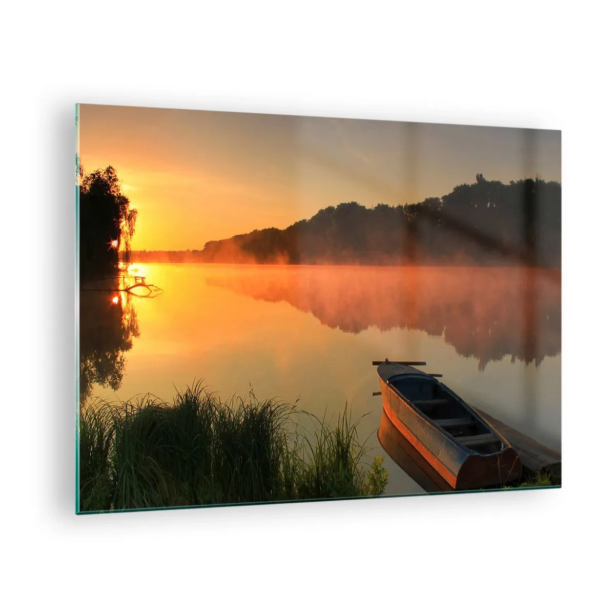 Quadro su vetro - Alba su un lago calmo con una barca sulla riva - 70x50cm - Alba sull'acqua, come uno specchio - Decorazione murale moderna per soggiorno e camera da letto ARTTOR