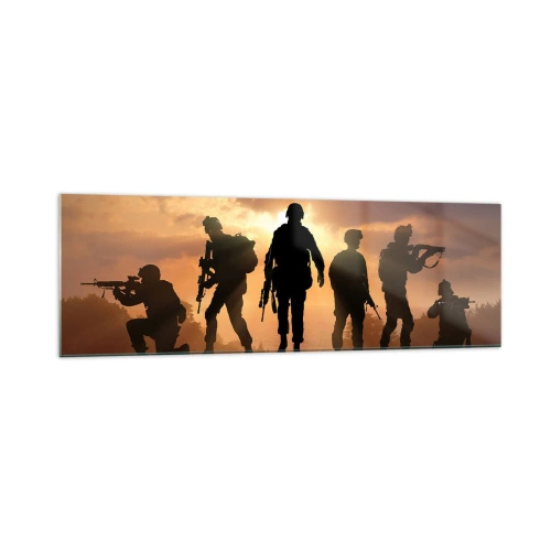 Quadro su vetro - Soldati sullo sfondo del sole al tramonto in un ambiente dinamico - 160x50cm - Brothers in arms - Decorazione murale moderna per soggiorno e camera da letto ARTTOR